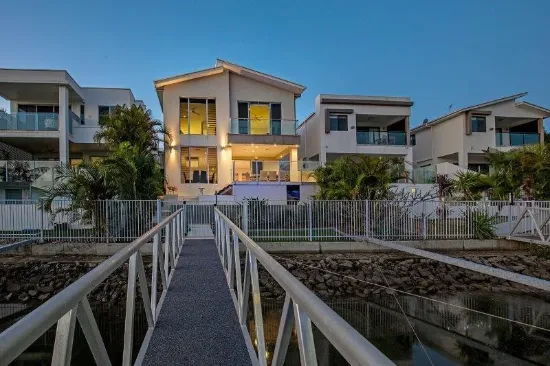 9 Harbourvue Court, Helensvale, Qld 4212