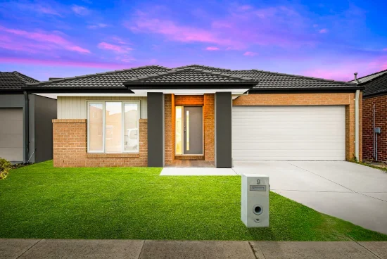 9 Hogarth Street, Tarneit, Vic 3029 - For Rent