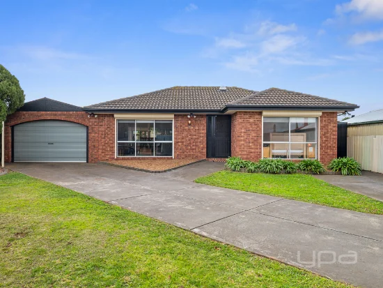 9 Momba Close, Kurunjang, Vic 3337