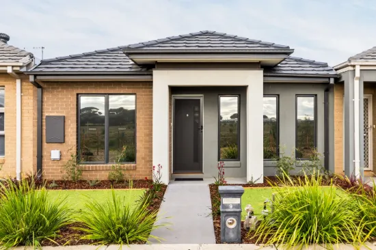 9 Papaya Walk, Manor Lakes, Vic 3024