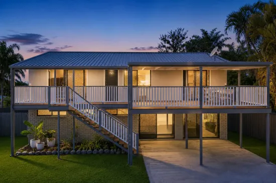 9 Pine Street, Hillcrest, Qld 4118