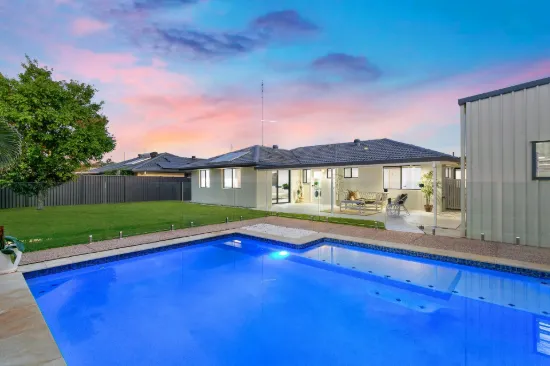 9 Rattan Court, Elanora, Qld 4221