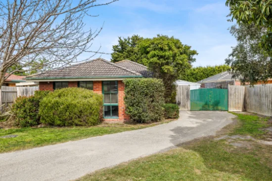 9 Smethurst Avenue, Pakenham VIC 3810 - For Rent