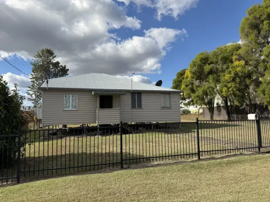 9 Spencer Street, Monto, Qld 4630