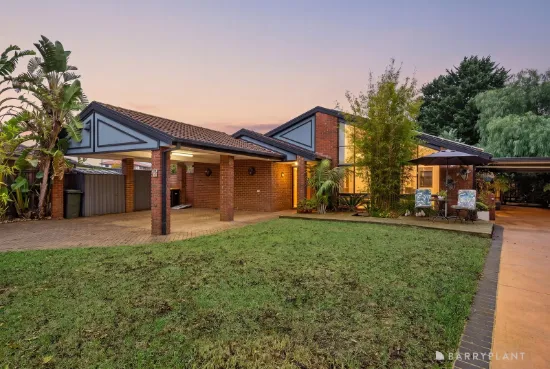 9 Strachan Place, Melton South, Vic 3338