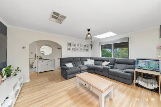 9 Stuckey Place, Charnwood, ACT 2615