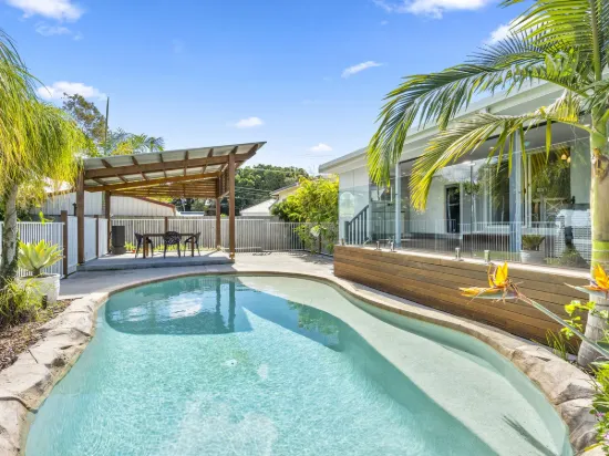 90 Boykambil Esplanade North, Hope Island, Qld 4212