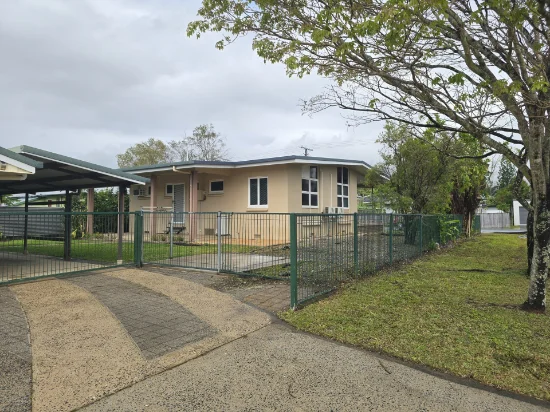 90 English Street, Manunda, Qld 4870