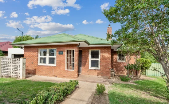 90 Mitchelmore Street, Mount Austin, NSW 2650