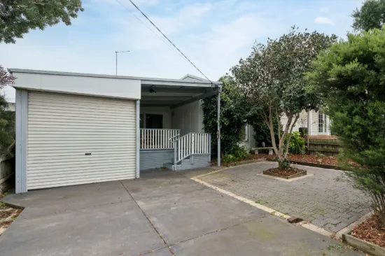 90 Ninth Avenue, Rosebud, Vic 3939