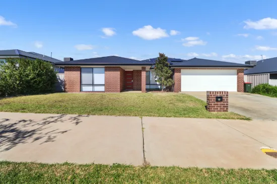 90 Valencia Drive, Gobbagombalin, NSW 2650