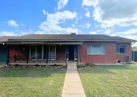 92-94 Bruce Street, Coolamon, NSW 2701 - For Rent