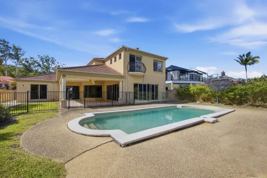 92 Arun Drive, Arundel, Qld 4214