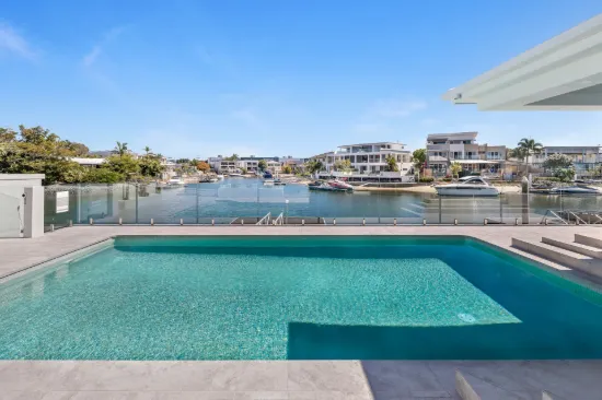 92 Gibraltar Drive, Isle Of Capri, Qld 4217