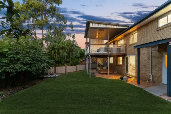 93 Burbong Street, Chapel Hill, Qld 4069
