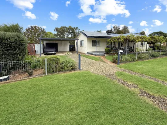 98 Edwards Street, Young, NSW 2594