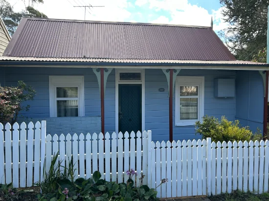 98 Govetts Leap Rd, Blackheath, NSW 2785