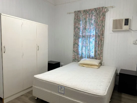 Room 5/130 Ruthven Street, Harlaxton, Qld 4350