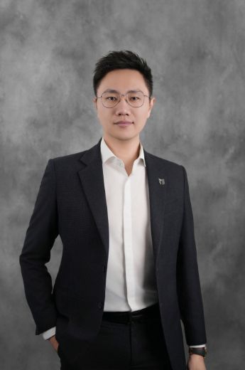 Hugh Yu - Real Estate Agent at Moment Group - DOCKLANDS