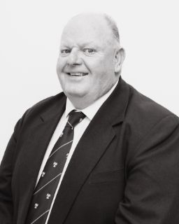 Ian Robertson - Real Estate Agent
