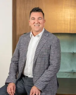 Ian Van Eijk - Real Estate Agent