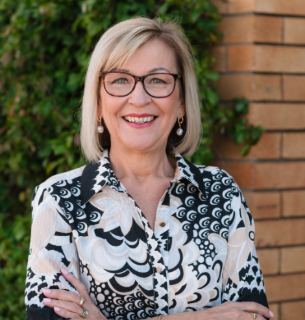 Lyn Sanderson - Real Estate Agent