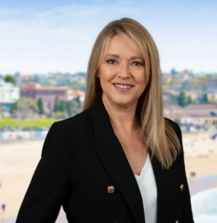 Karen Hendry - Real Estate Agent