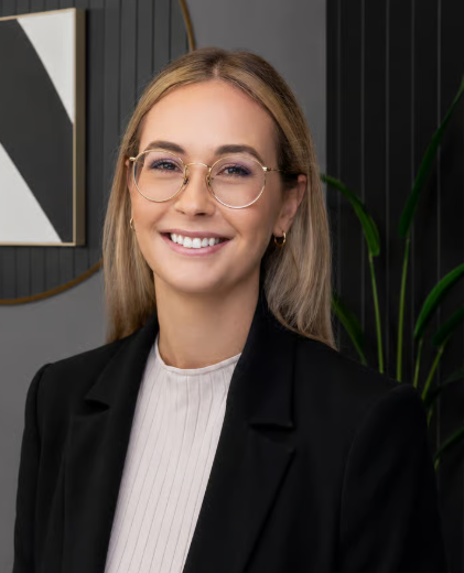 Emma Bell - Real Estate Agent at Holmes St. Clair - Crows Nest