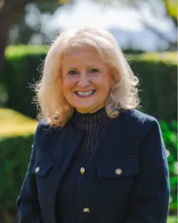 Anna Martaki - Real Estate Agent
