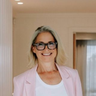 Rebecca Hammond - Real Estate Agent