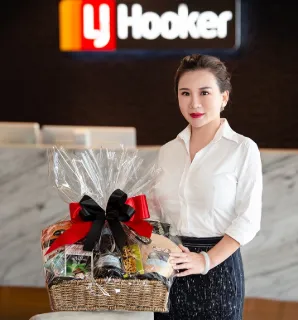 Melody Hu - Real Estate Agent