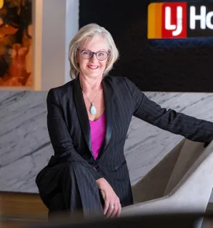 Julie Cumming - Real Estate Agent