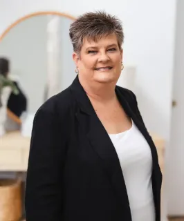 Sandra Davis - Real Estate Agent