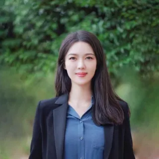 Serena  Tang - Real Estate Agent