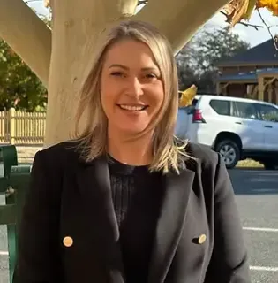 Jeannie Cox - Real Estate Agent
