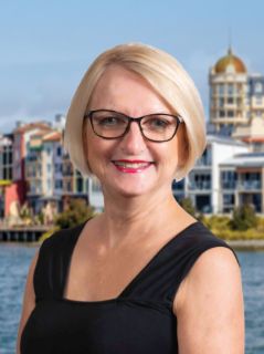 Jenn Chambers - Real Estate Agent