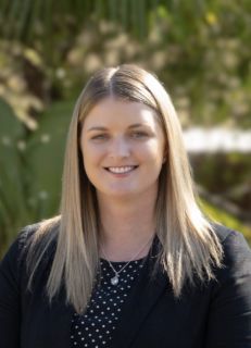 Jenn Lowe - Real Estate Agent