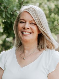 Jennifer Rowe - Real Estate Agent
