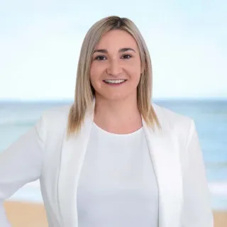 Jessica Robertson - Real Estate Agent