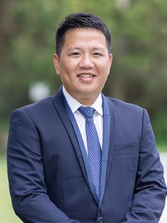 Johnson Chen - Real Estate Agent