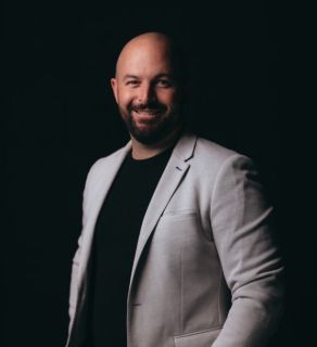 Jonny  Warren - Real Estate Agent