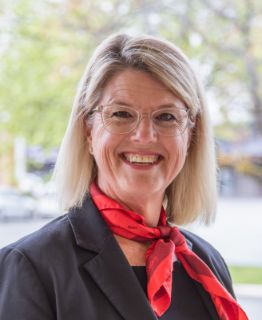 Julia Smith - Real Estate Agent