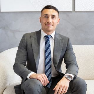 Julian Cardona - Real Estate Agent