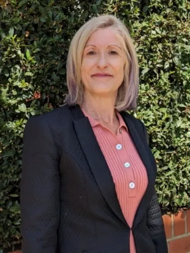 Julie Kakos - Real Estate Agent at Ross Hunt - Surrey Hills