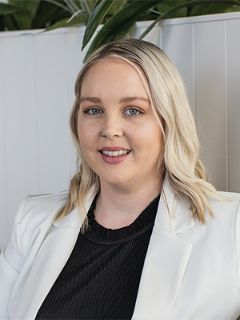 Justine Ross - Real Estate Agent