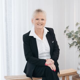 Karen Vial - Real Estate Agent