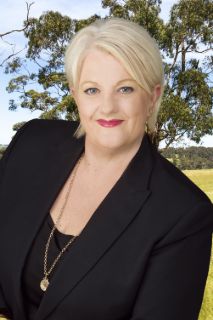 Kaye Dixon - Real Estate Agent