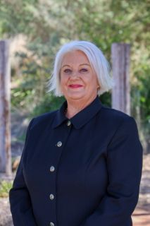 Kaye Dixon - Real Estate Agent
