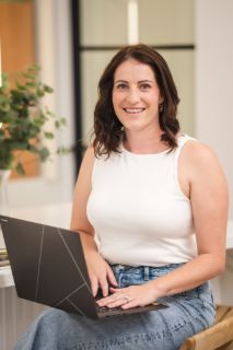 KellyLouise Abbott Abbott - Real Estate Agent
