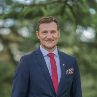 Elliott Heslop - Real Estate Agent